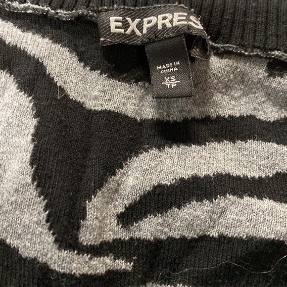 Express vneck sweater xs/tp - Picture 2 of 4